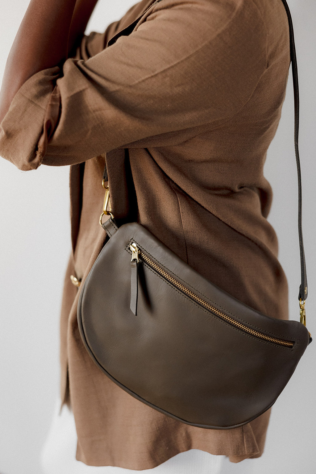 The Big Sling Bag Olive ABBY ALLEY